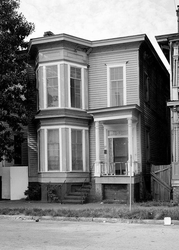 Historic Photo : Savannah Victorian Historic District, 207 West Waldburg Street (House), Savannah, Chatham County, GA 1 Photograph