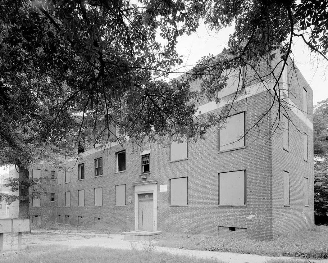 Historic Photo : Techwood Homes, Building No. 7, 433 Techwood Drive & 120-126 Hunnicutt Street, Atlanta, Fulton County, GA 4 Photograph
