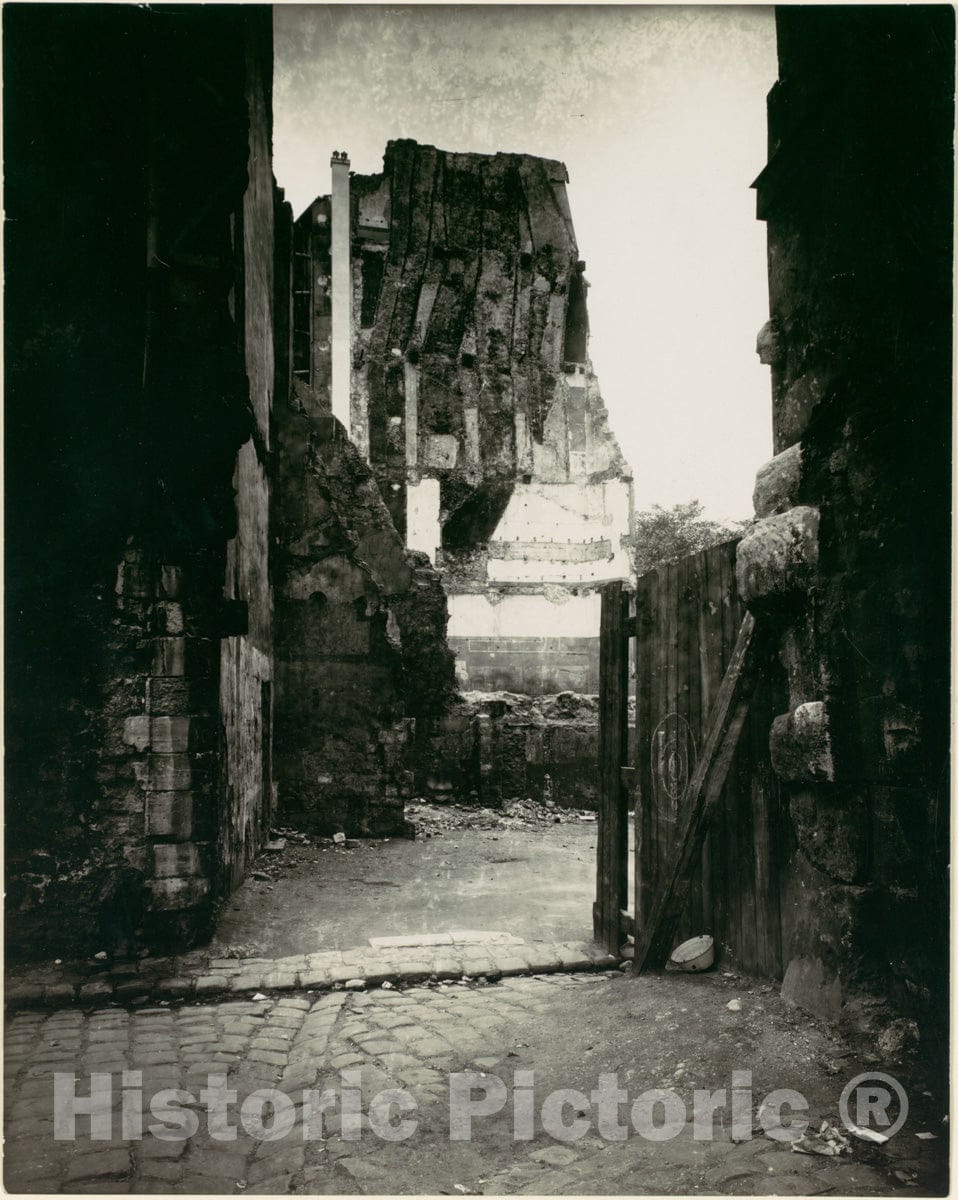 Photo Print : Eugène Atget - Coin rue du Cimitière, Saint-Benoît : Vintage Wall Art