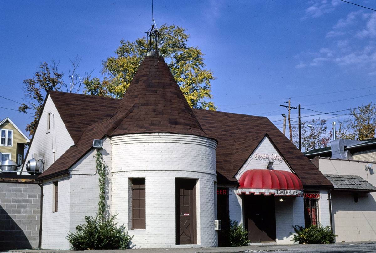 Historic Photo : 1988 Old gas station (Tower-Lite Restaurant and Tavern), St. Joseph Avenue, Evansville, Indiana | Photo by: John Margolies |