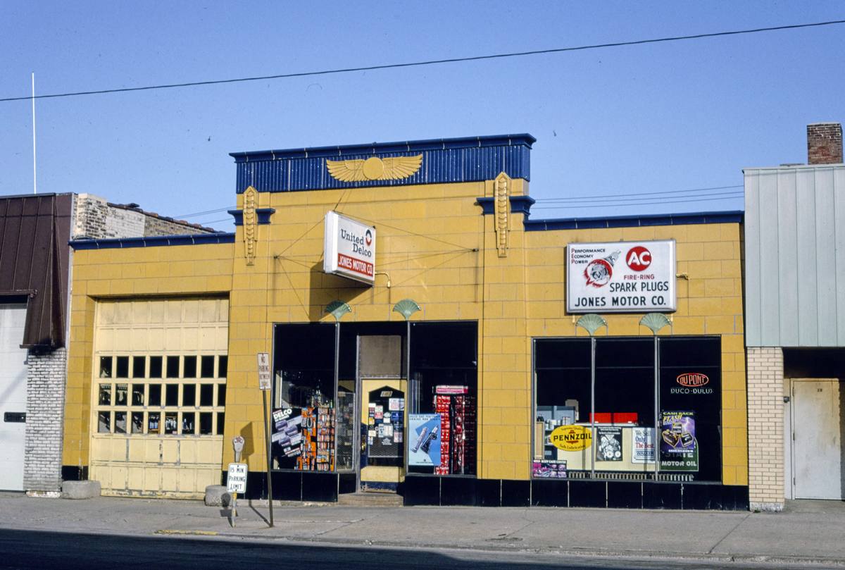 Historic Photo : 1992 Jones Motor Company, angle II, Broadway, Green Bay, Wisconsin | Margolies | Roadside America Collection | Vintage Wall Art :