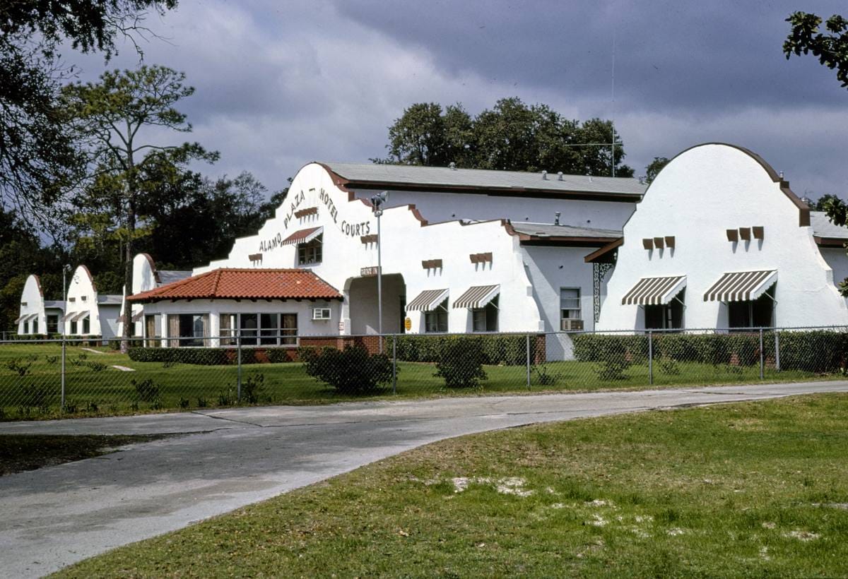 Historic Photo : 1979 Alamo Plaza Hotel Courts, diagonal view from right, Route 90, Gulfport, Mississippi | Margolies | Roadside America Collection | Vintage Wall Art :