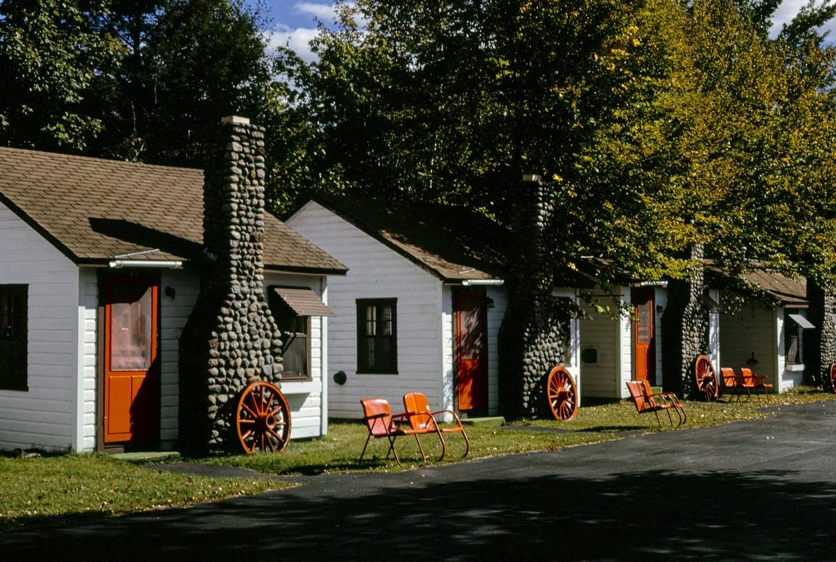 Historic Photo : 1995 Pemi Motor Court, diagonal view 1, Route 3, North Woodstock, New Hampshire | Margolies | Roadside America Collection | Vintage Wall Art :