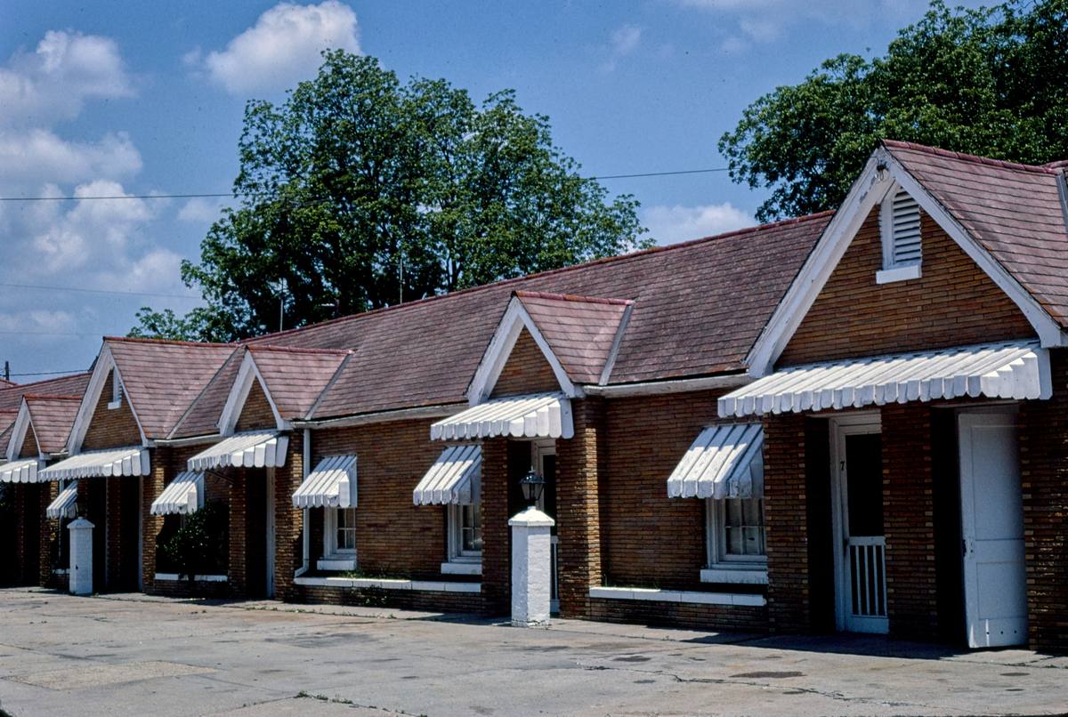 Historic Photo : 1982 Dixiana Motel, Old Route 80, Vicksburg, Mississippi | Margolies | Roadside America Collection | Vintage Wall Art :