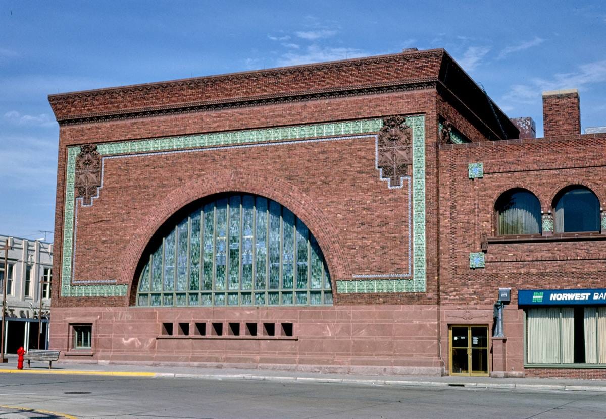 Historic Photo : 1988 Norwest Bank (designed by Louis Sullivan), horizontal view, Broadway, Owatonna, Minnesota | Photo by: John Margolies |