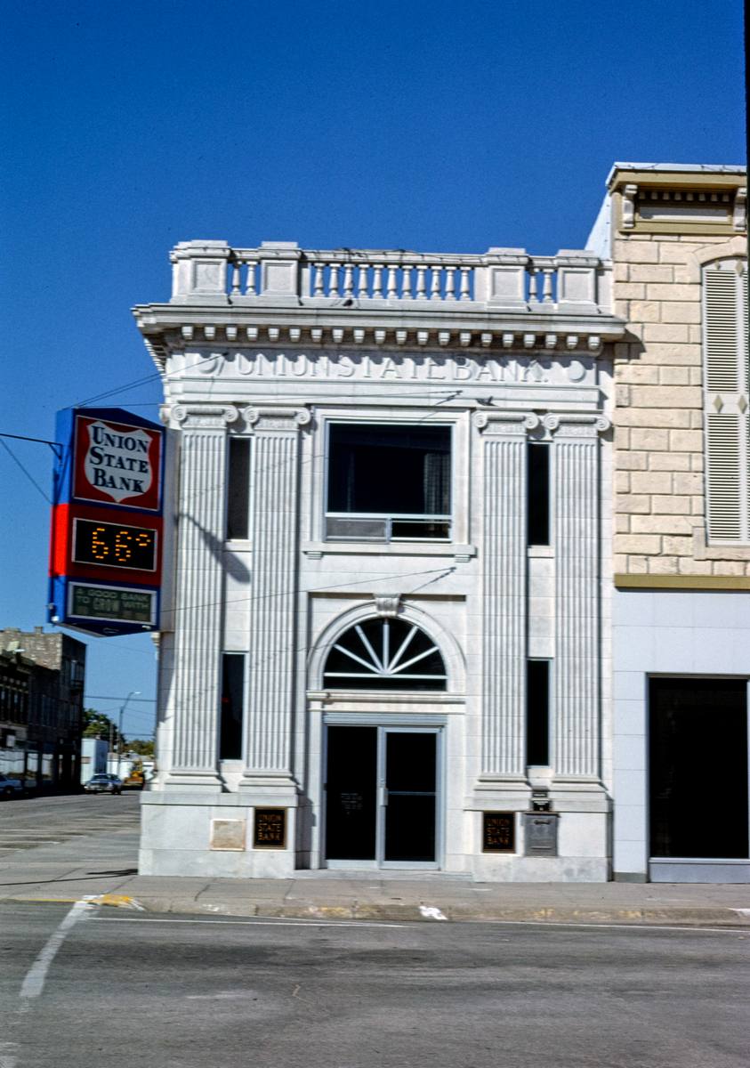 Historic Photo : 1993 Union State Bank, 5th & Lincoln, Concordia, Kansas | Margolies | Roadside America Collection | Vintage Wall Art :