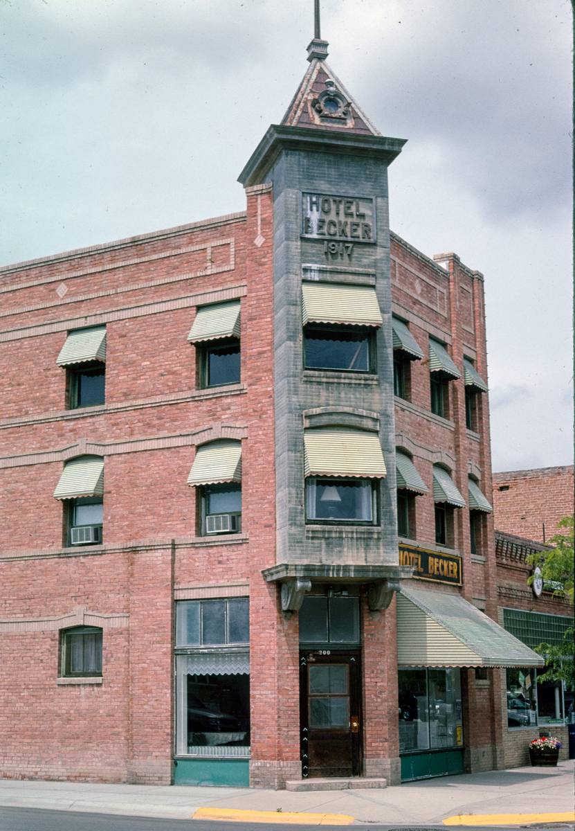 Historic Photo : 2004 Hotel Becker (by the tracks, then a bed & breakfast), Center Avenue & East 2nd Street, Hardin, Montana | Photo by: John Margolies |