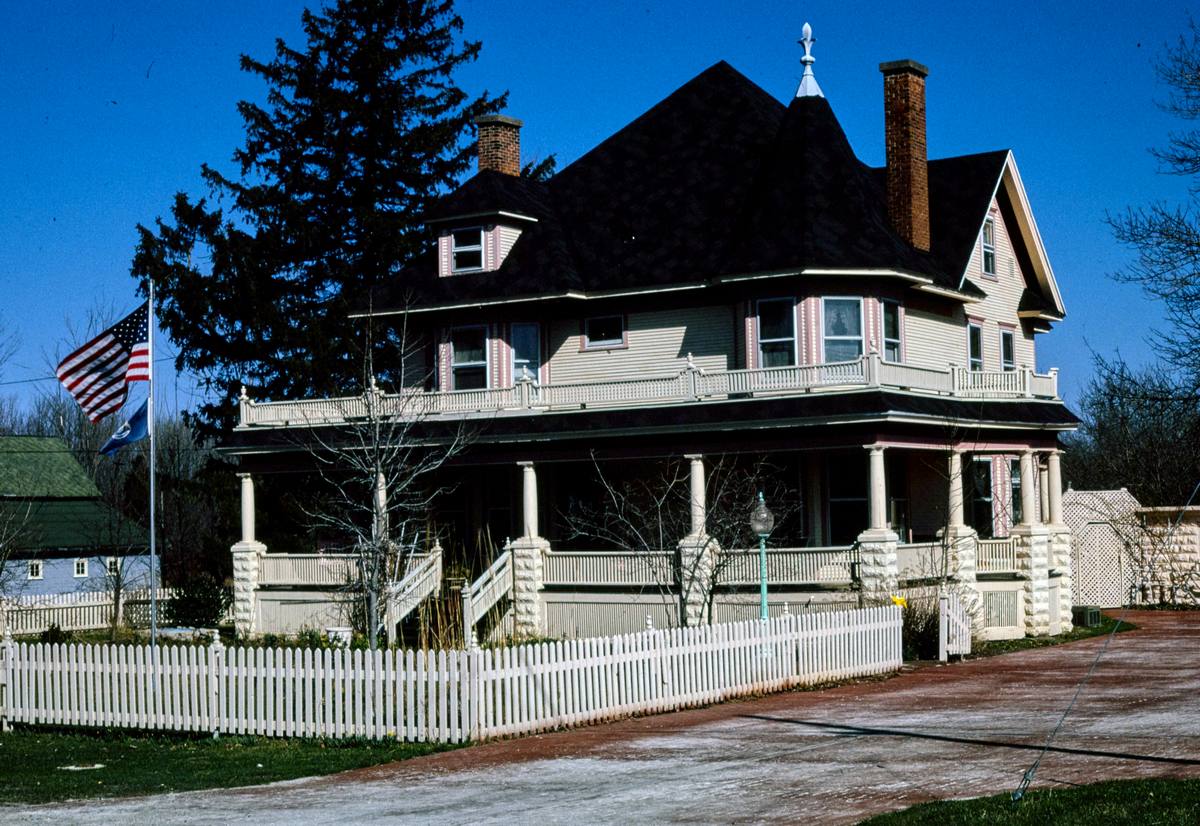 Historic Photo : 1991 Kirby House Bed and Breakfast ("since 1890"), Center Street, Douglas, Michigan | Photo by: John Margolies |