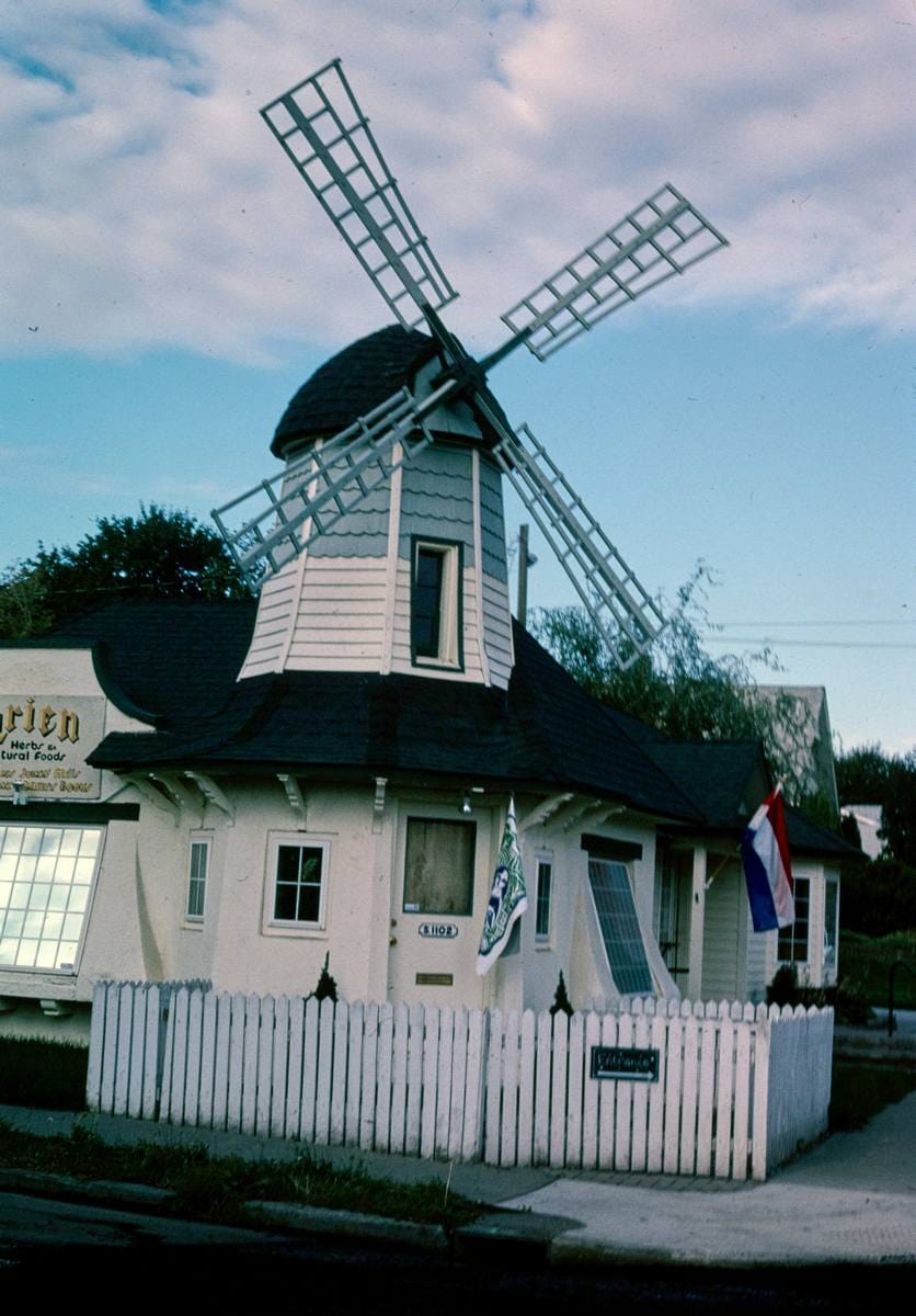 Historic Photo : 2003 Windmill Building (once an ice cream stand, one of two or three), 11th & Perry, Spokane, Washington | Photo by: John Margolies |