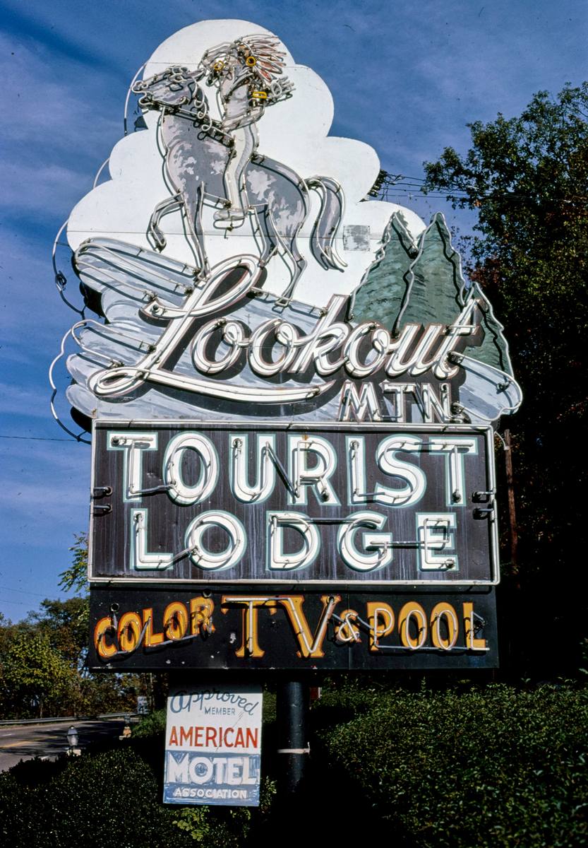 Historic Photo : 1980 Lookout Mountain Tourist Lodge sign, horizontal view, Chattanooga, Tennessee | Margolies | Roadside America Collection | Vintage Wall Art :