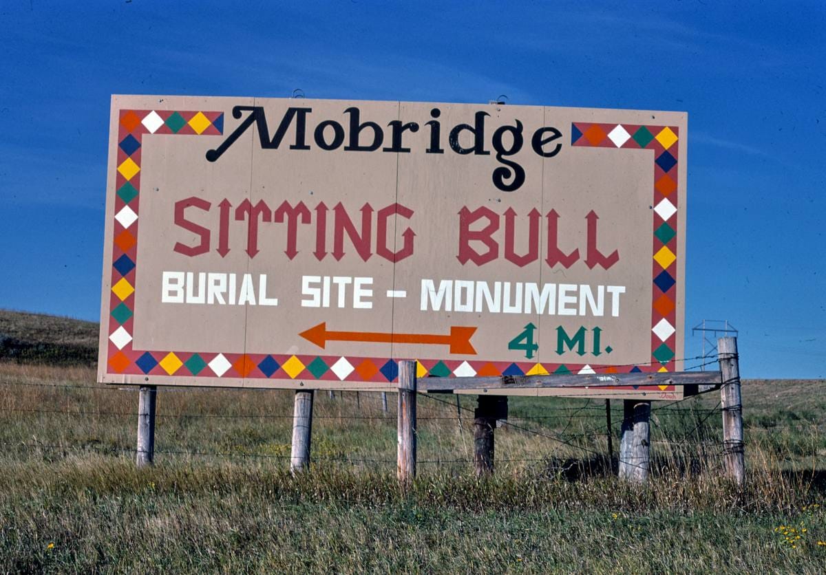 Historic Photo : 1987 Sitting Bull Monument billboard, Route 1806, Mobridge, South Dakota | Margolies | Roadside America Collection | Vintage Wall Art :