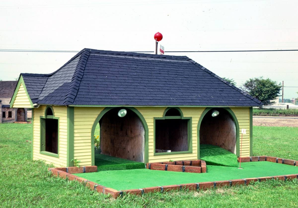 Historic Photo : 1979 Hole 8-Mystic Railroad Station, Hartford, Connecticut | Margolies | Roadside America Collection | Vintage Wall Art :