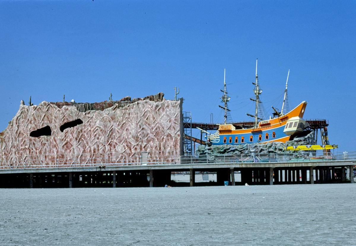 Historic Photo : 1978 Hunt's Pier, Wildwood, New Jersey | Margolies | Roadside America Collection | Vintage Wall Art :