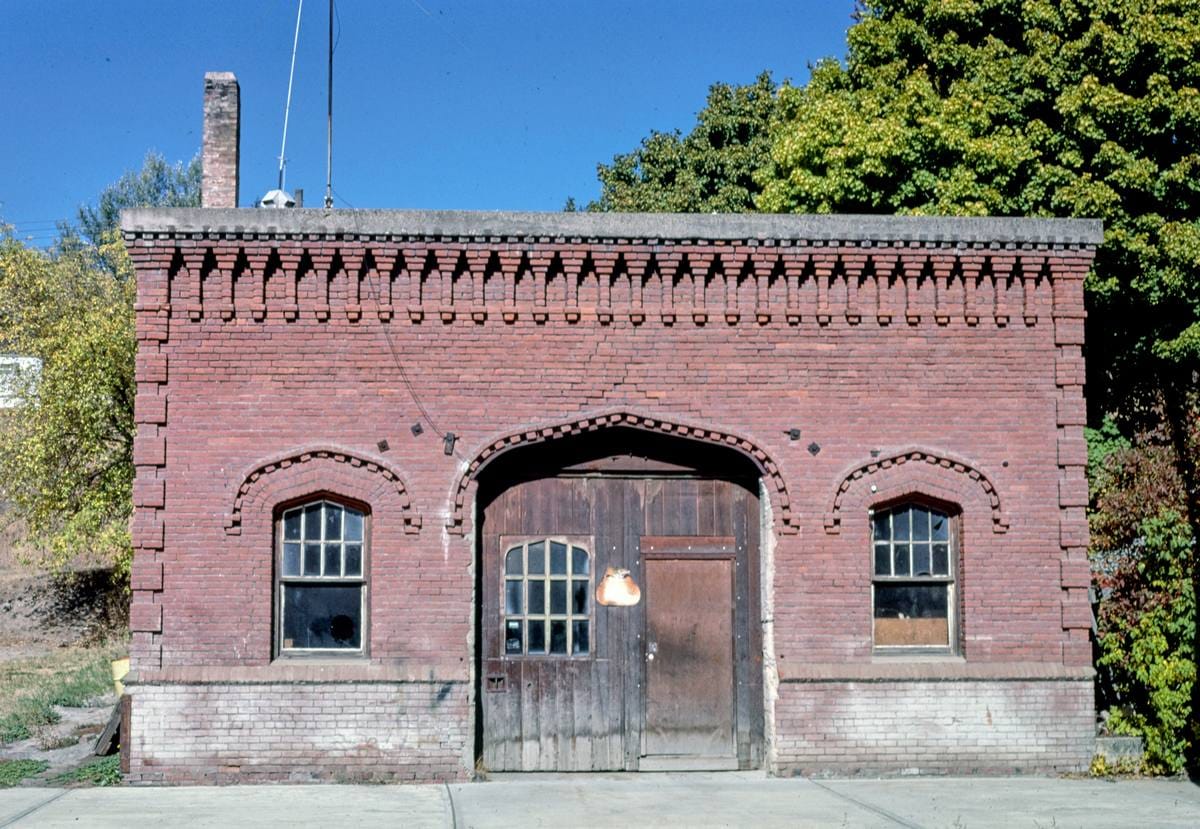 Historic Photo : 1987 Old garage, Main Street, Palouse, Washington | Margolies | Roadside America Collection | Vintage Wall Art :
