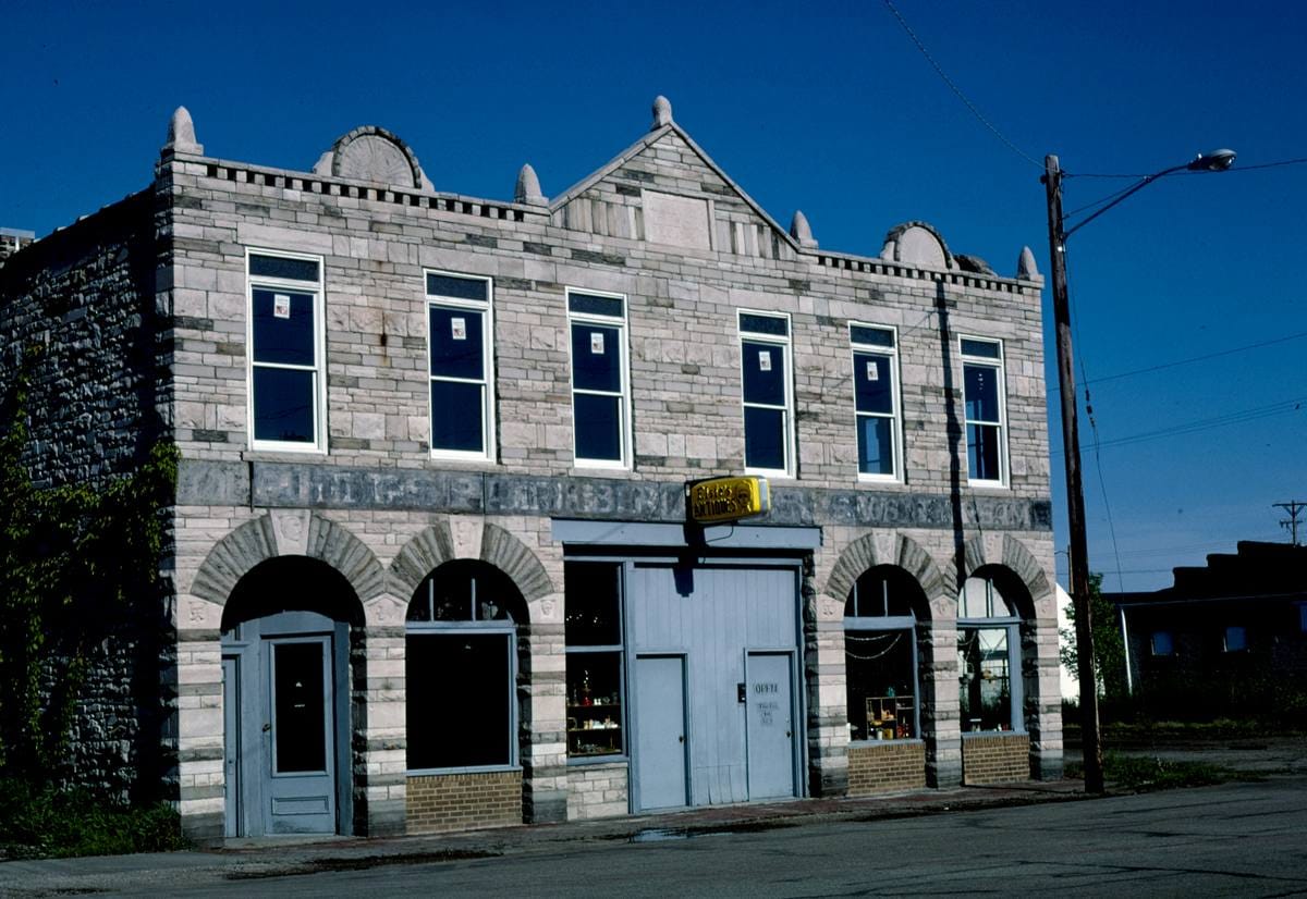 Historic Photo : 1982 Elsie's Antiques, Pittsburg, Kansas | Margolies | Roadside America Collection | Vintage Wall Art :