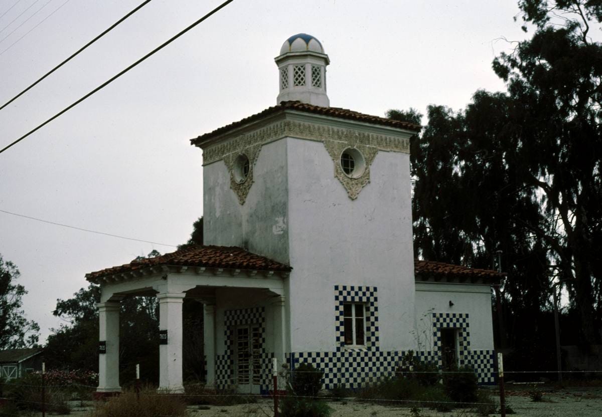 Historic Photo : 1976 Span Colon Gas, Goleta, California | Margolies | Roadside America Collection | Vintage Wall Art :