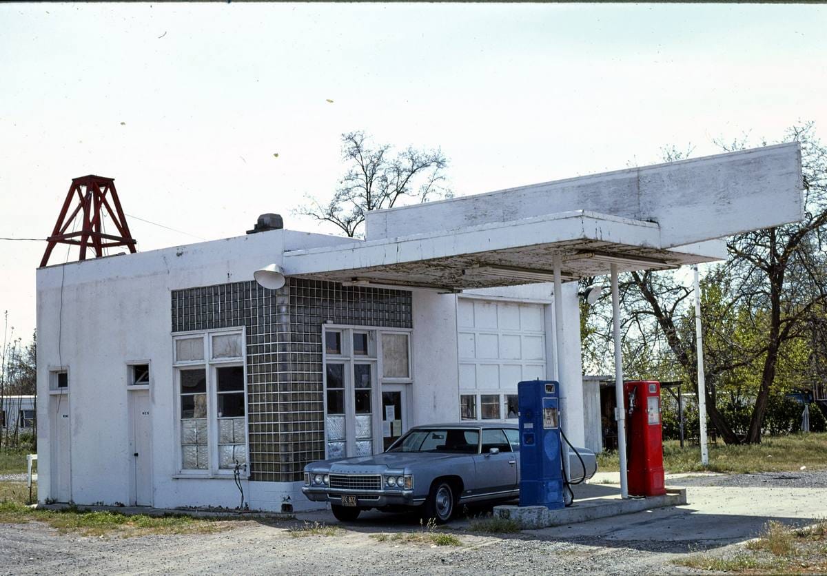 Historic Photo : 1976 Gas station, Irrigon, Oregon | Margolies | Roadside America Collection | Vintage Wall Art :