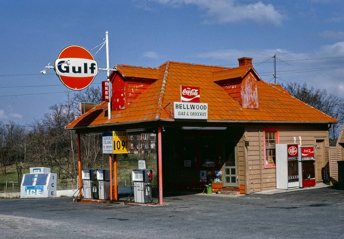 Historic Photo : 1982 Bellwood Gas & Grocery, Fort Defiance, Virginia | Margolies | Roadside America Collection | Vintage Wall Art :