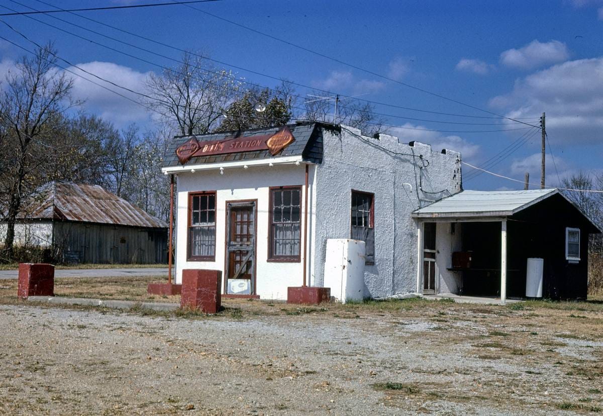 Historic Photo : 1979 Bill's Gas, Phelps, Missouri | Margolies | Roadside America Collection | Vintage Wall Art :