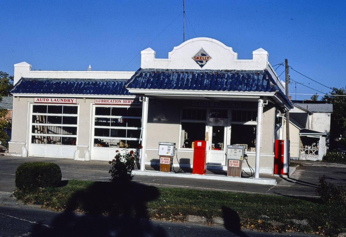 Historic Photo : 1988 Skelly Gas, Macon, Missouri | Margolies | Roadside America Collection | Vintage Wall Art :