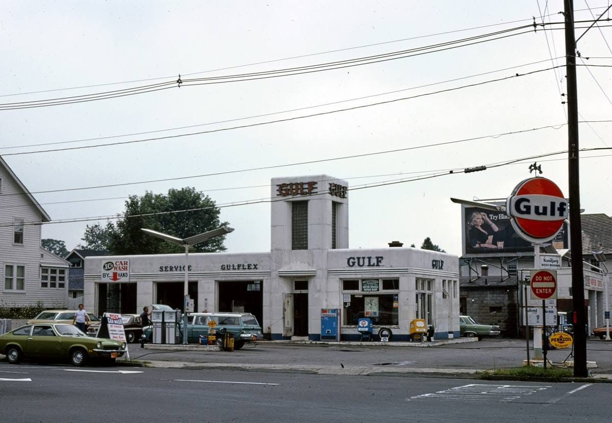 Historic Photo : 1976 Boulevard Gulf, Kingston, New York | Margolies | Roadside America Collection | Vintage Wall Art :