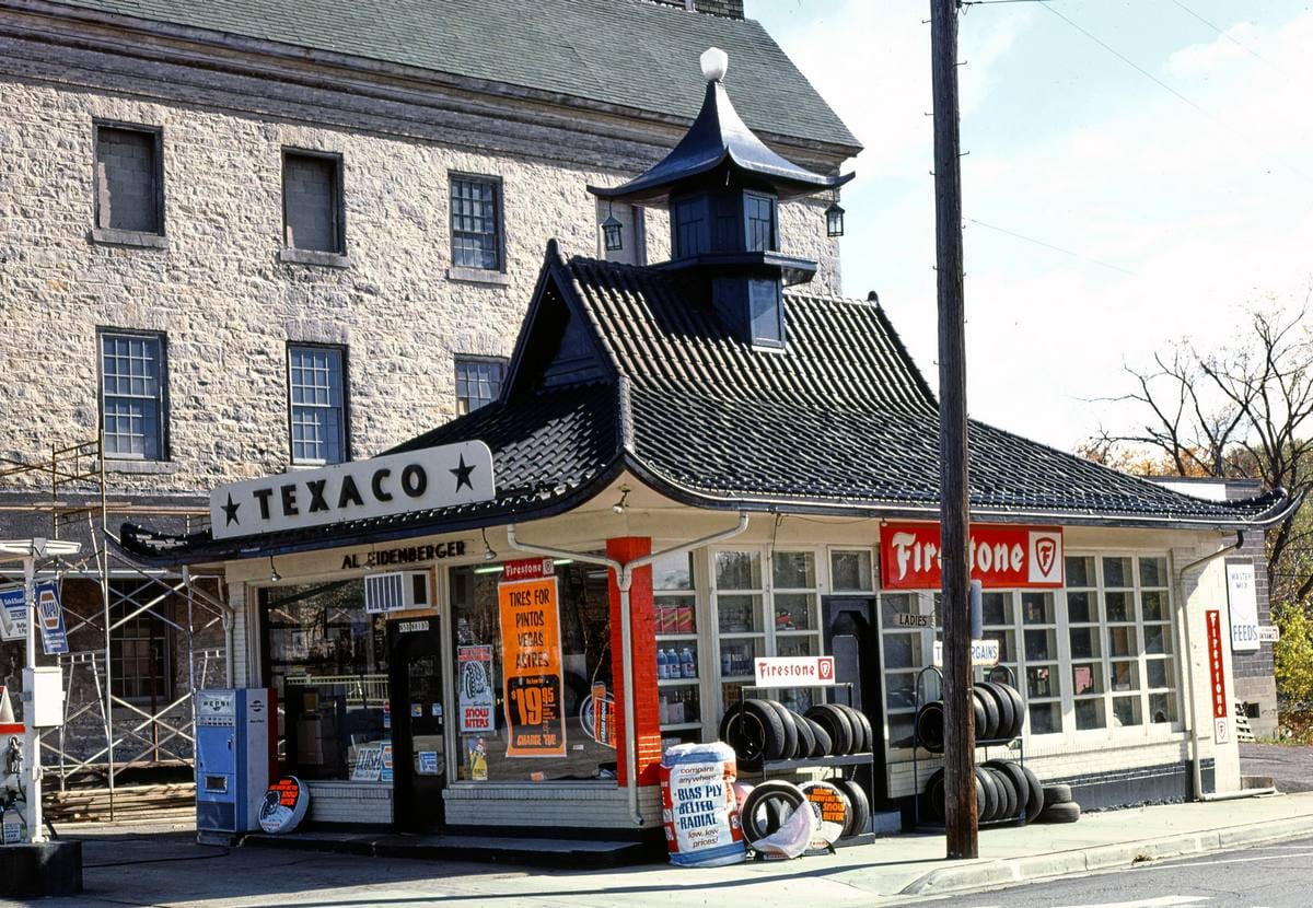 Historic Photo : 1977 Texaco, Cedarburg, Wisconsin | Margolies | Roadside America Collection | Vintage Wall Art :
