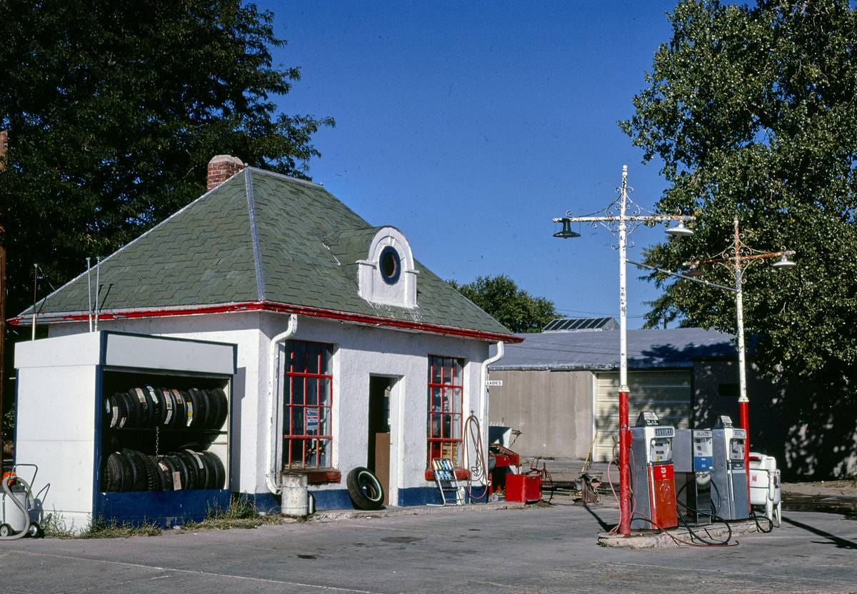Historic Photo : 1980 Standard Gas, Oakley, Kansas | Margolies | Roadside America Collection | Vintage Wall Art :