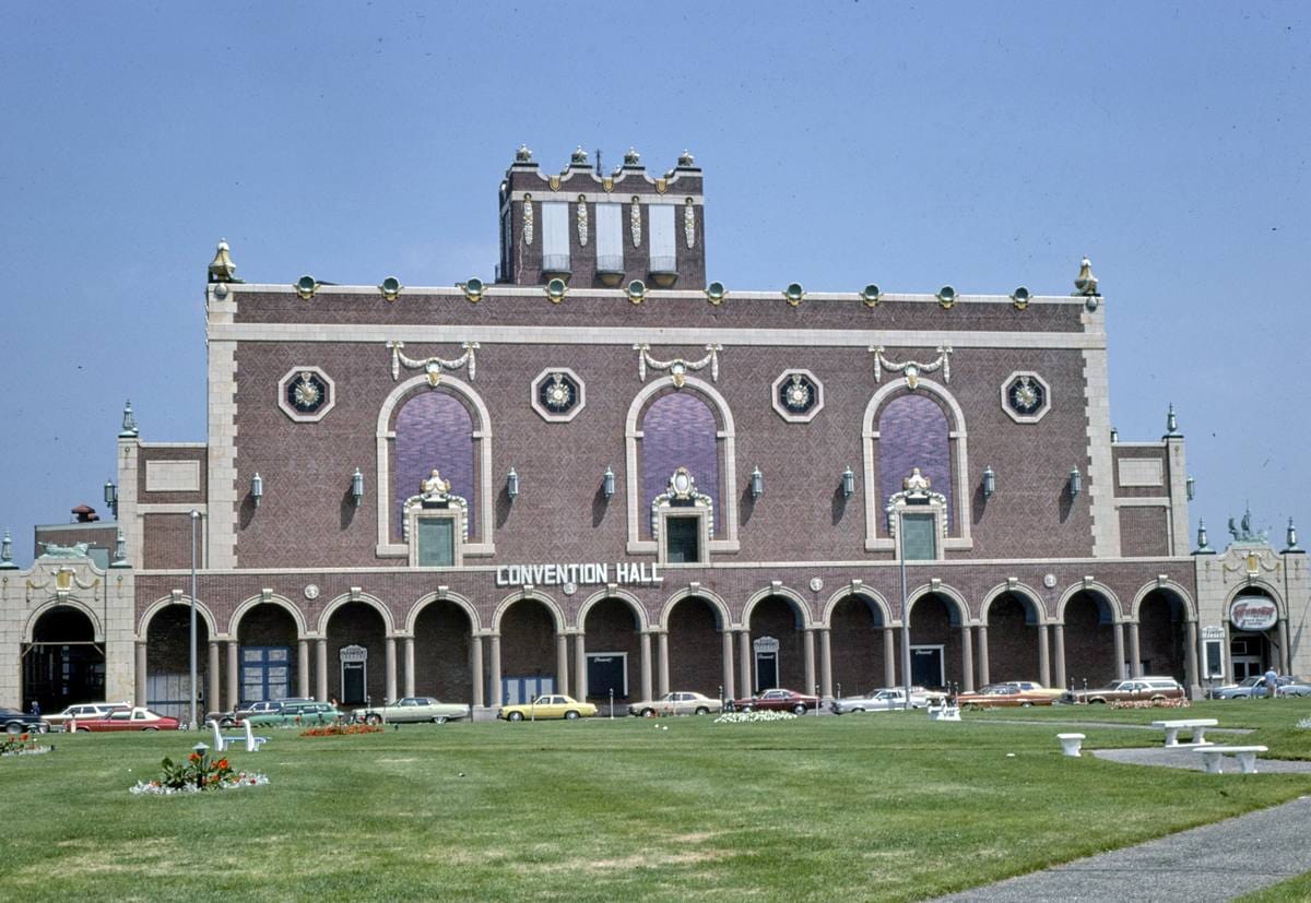 Historic Photo : 1978 Paramount Theater, Asbury Park, New Jersey | Margolies | Roadside America Collection | Vintage Wall Art :