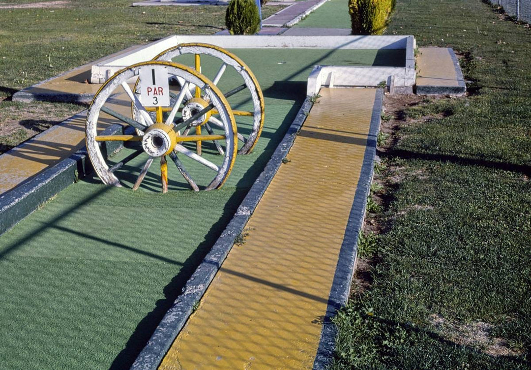 Historic Photo : 1987 Deane and Jo's mini golf, wagon wheels, Yakima, Washington | Margolies | Roadside America Collection | Vintage Wall Art :