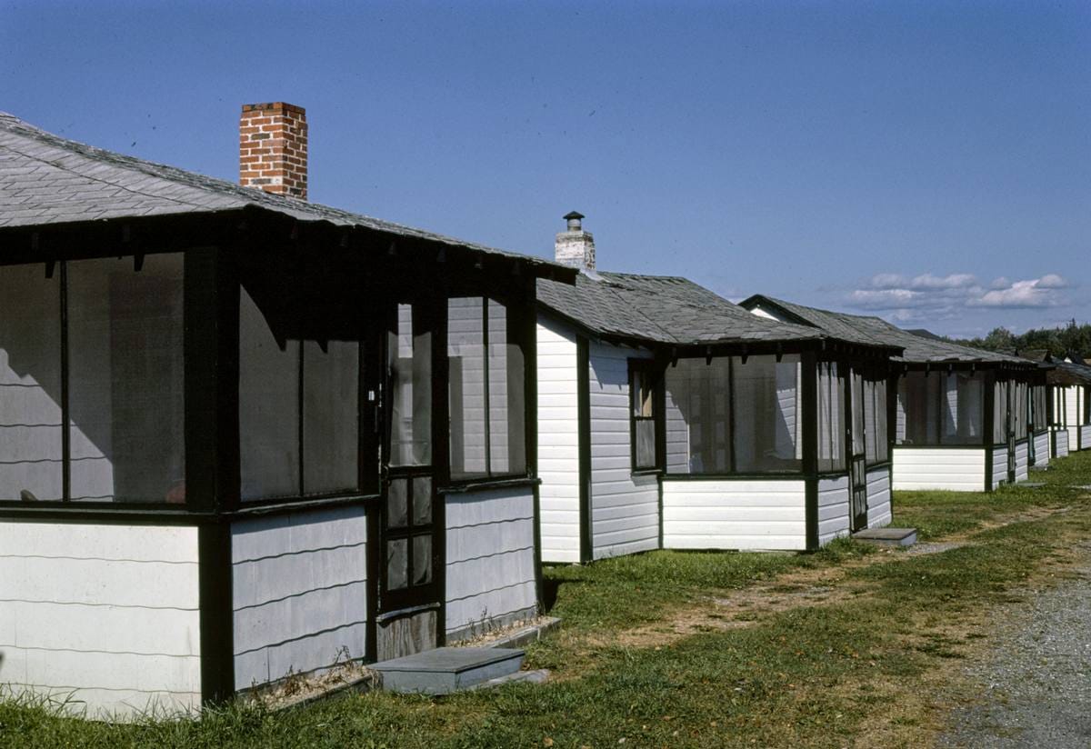Historic Photo : 1984 Green Moth Cabins, Trenton, Maine | Margolies | Roadside America Collection | Vintage Wall Art :