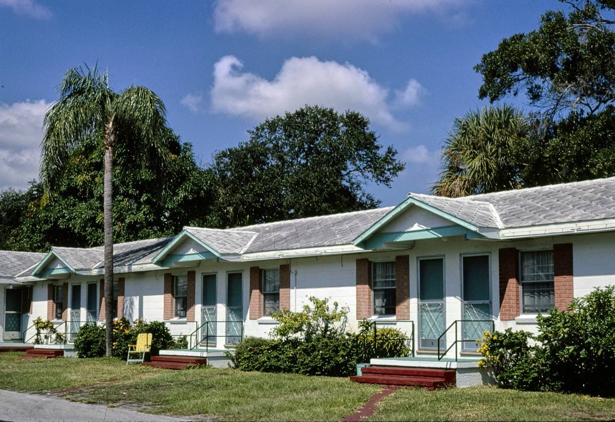 Historic Photo : 1980 Riverside Motel, Palmetto, Florida | Margolies | Roadside America Collection | Vintage Wall Art :