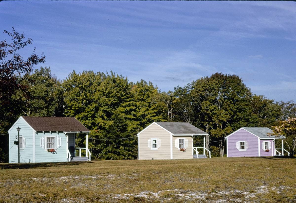 Historic Photo : 1995 Sunset Motor Court, Trenton, Maine | Margolies | Roadside America Collection | Vintage Wall Art :