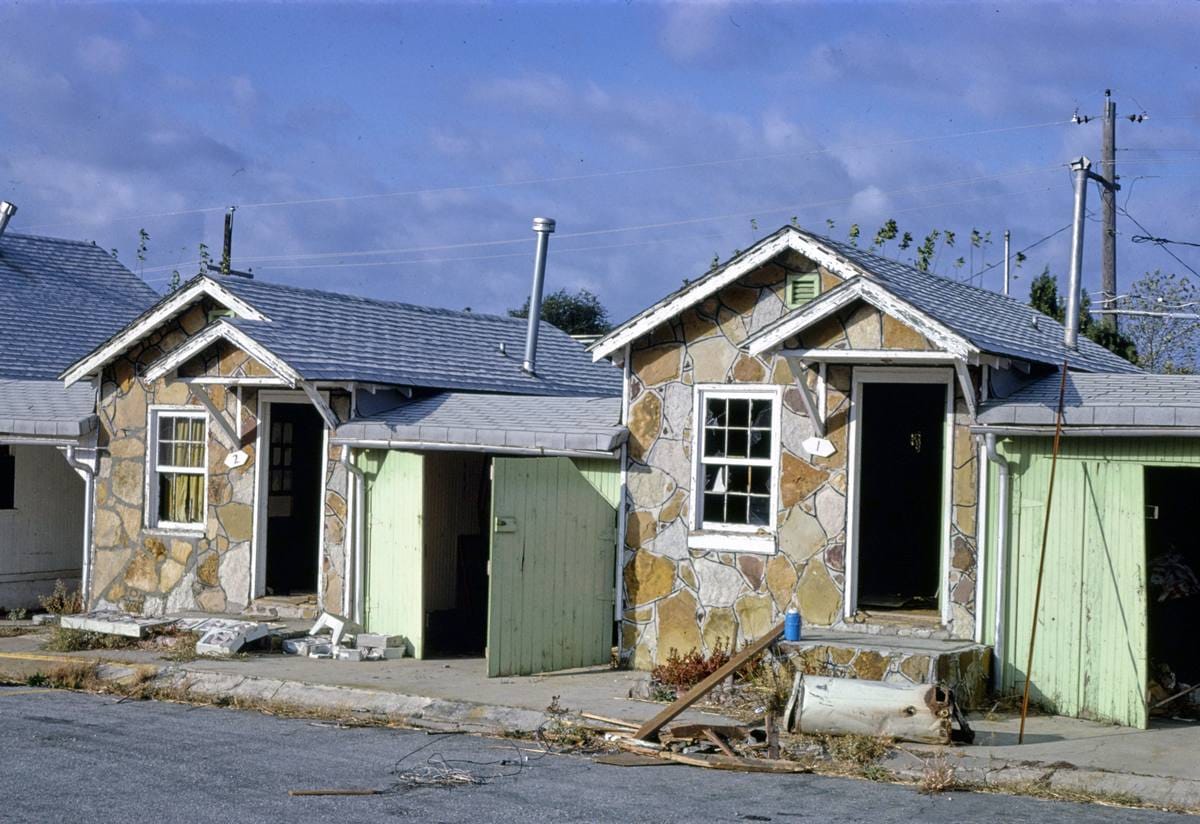 Historic Photo : 1979 East 7th Street Motel, Joplin, Missouri | Margolies | Roadside America Collection | Vintage Wall Art :