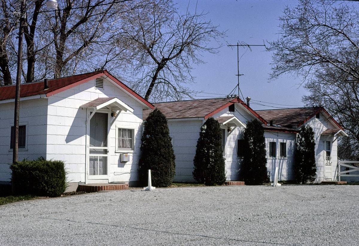 Historic Photo : 1980 Chief Motel, Wahoo, Nebraska | Margolies | Roadside America Collection | Vintage Wall Art :