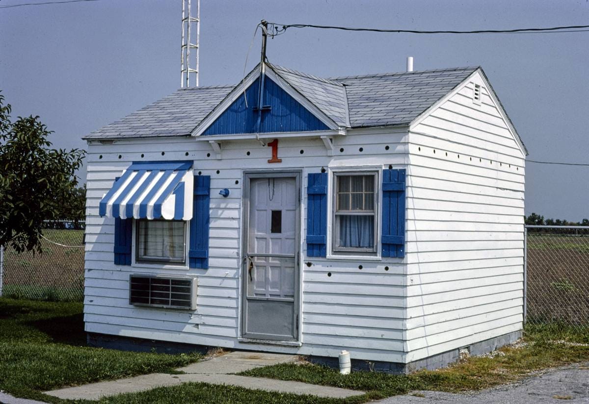 Historic Photo : 1988 Blue Gables Motel, Erie, Michigan | Margolies | Roadside America Collection | Vintage Wall Art :