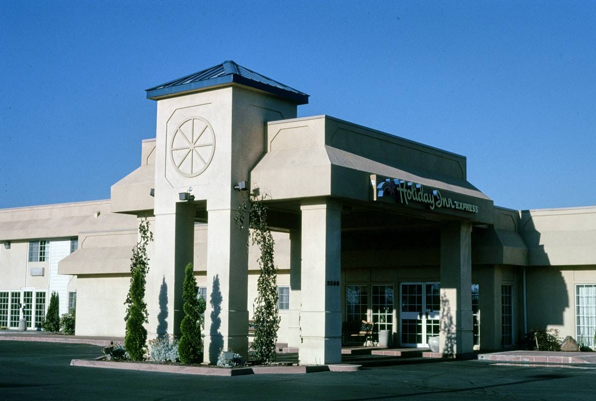 Historic Photo : 2003 Holiday Inn Express, Klamath Falls, Oregon | Margolies | Roadside America Collection | Vintage Wall Art :