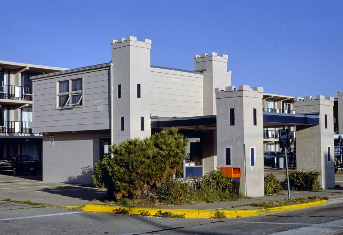 Historic Photo : 1985 Castle Motel, Virginia Beach, Virginia | Margolies | Roadside America Collection | Vintage Wall Art :