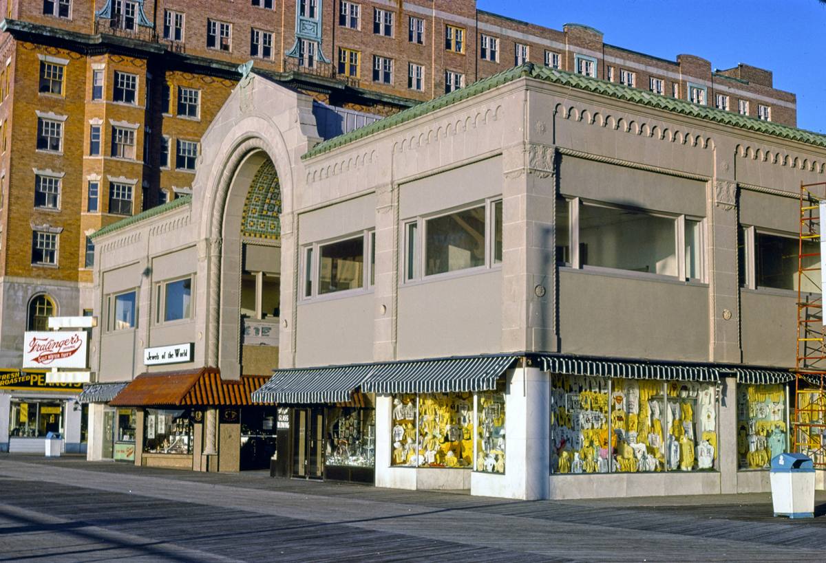 Historic Photo : 1979 Boardwalk Bank, Atlantic City, New Jersey | Margolies | Roadside America Collection | Vintage Wall Art :