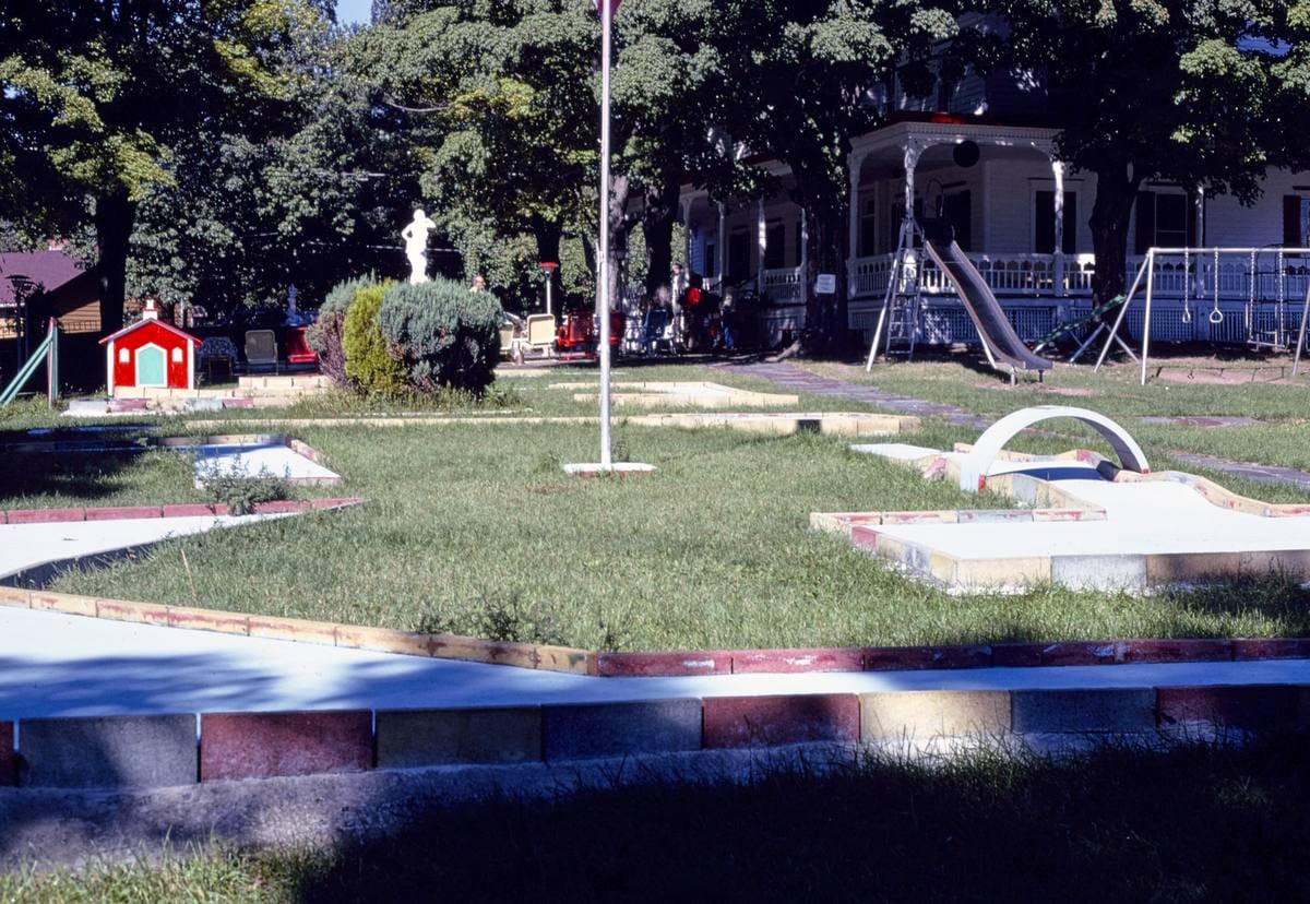Historic Photo : 1977 Dellwood Hotel, Purling, New York | Margolies | Roadside America Collection | Vintage Wall Art :