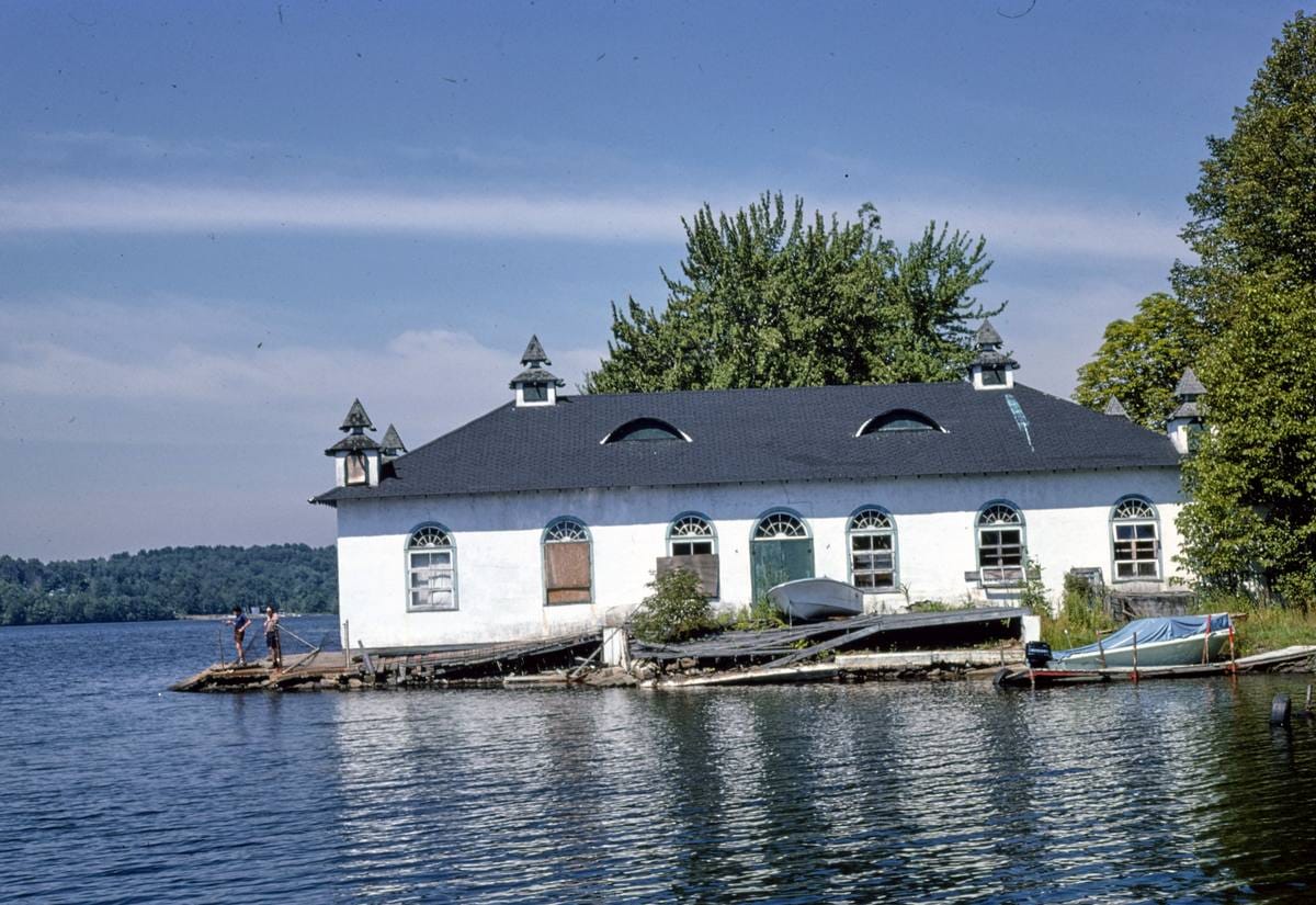 Historic Photo : 1978 Woodlawn Villa Showboat, Cty Route 141, Kauneonga Lake, New York | Margolies | Roadside America Collection | Vintage Wall Art :