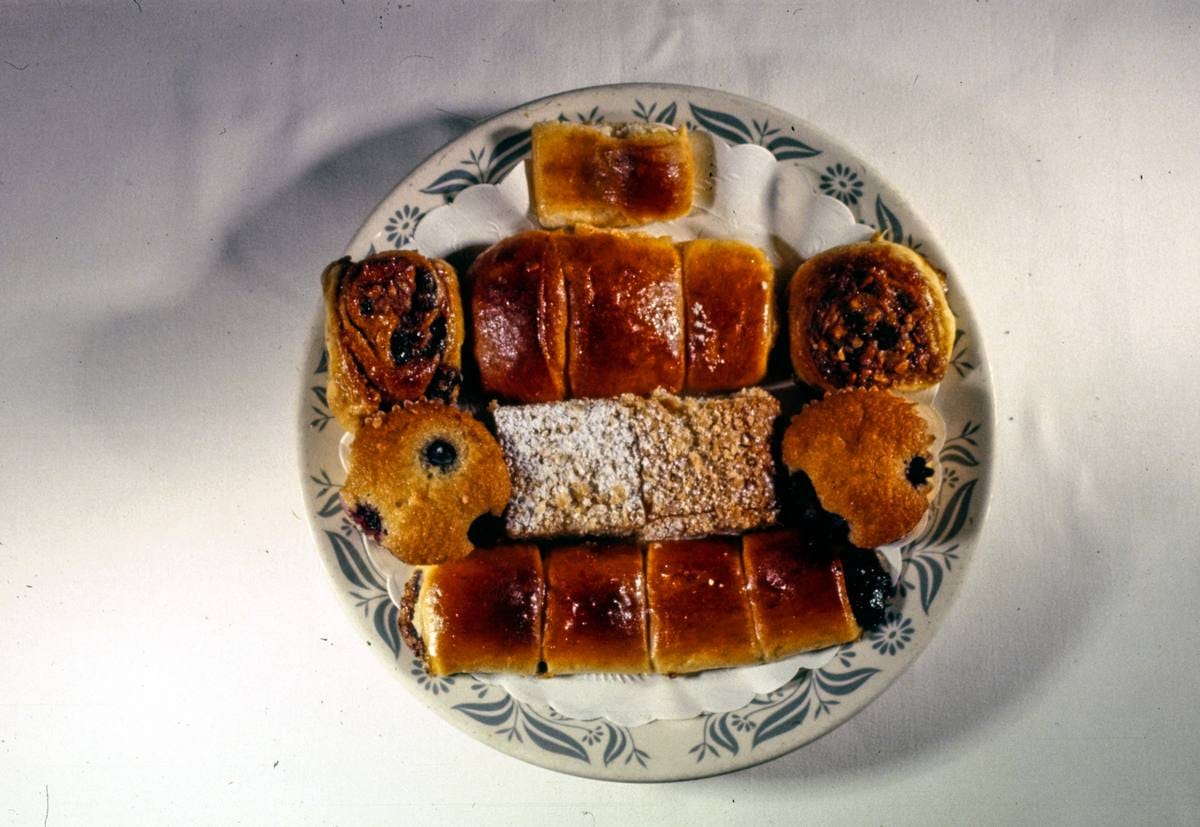 Historic Photo : 1977 Coffee cakes, Kutsher's, Thompson, New York | Margolies | Roadside America Collection | Vintage Wall Art :