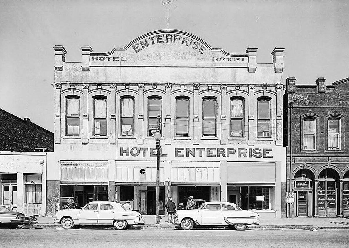 Historic Photo : Luhrs Hall & Company Building, 912-916 Second Street, Sacramento, Sacramento County, CA 1 Photograph