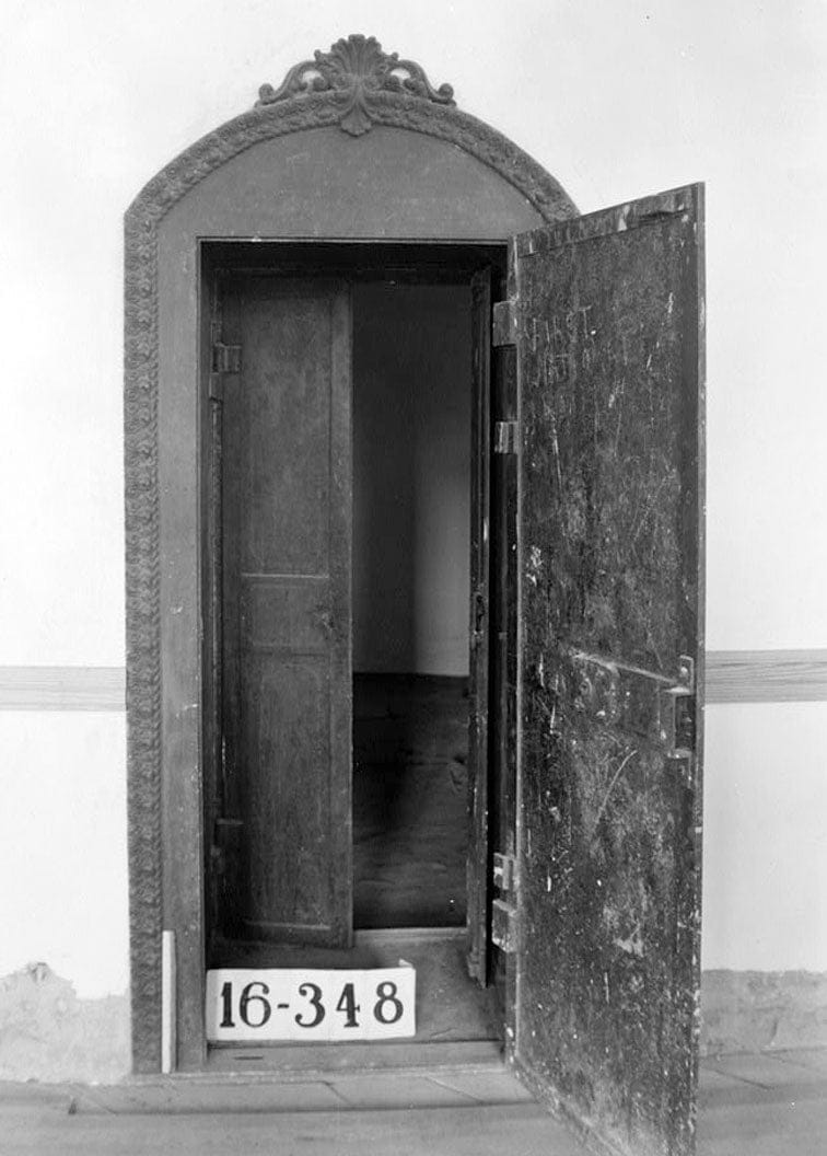 Historic Photo : State Bank of Alabama, Decatur Branch, Bank Street & Wilson Avenue, Decatur, Morgan County, AL 2 Photograph
