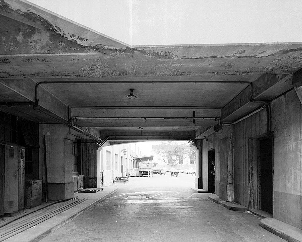Historic Photo : Los Angeles Union Passenger Terminal, Mail, Baggage, & Express Building, 800 North Alameda Street, Los Angeles, Los Angeles County, CA 10 Photograph