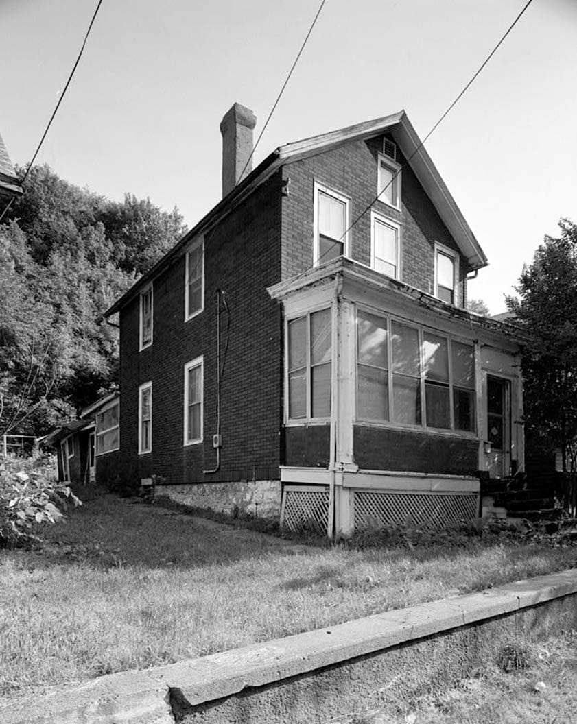 Historic Photo : Workingmen's Houses, Locust, South Locust & Dodge Streets & Southern Avenue, Dubuque, Dubuque County, IA 33 Photograph
