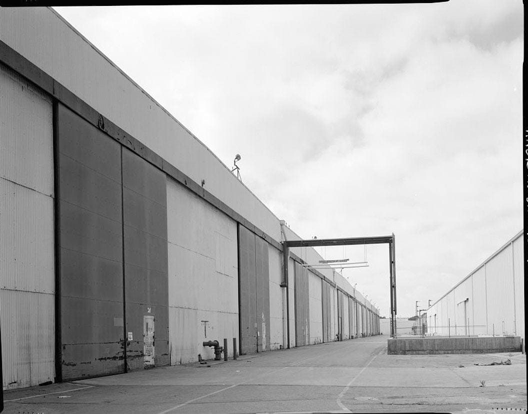 Historic Photo : Douglas Aircraft Company Long Beach Plant, Aircraft Parts Shipping & Receiving Building, 3855 Lakewood Boulevard, Long Beach, Los Angeles County, CA 1 Photograph