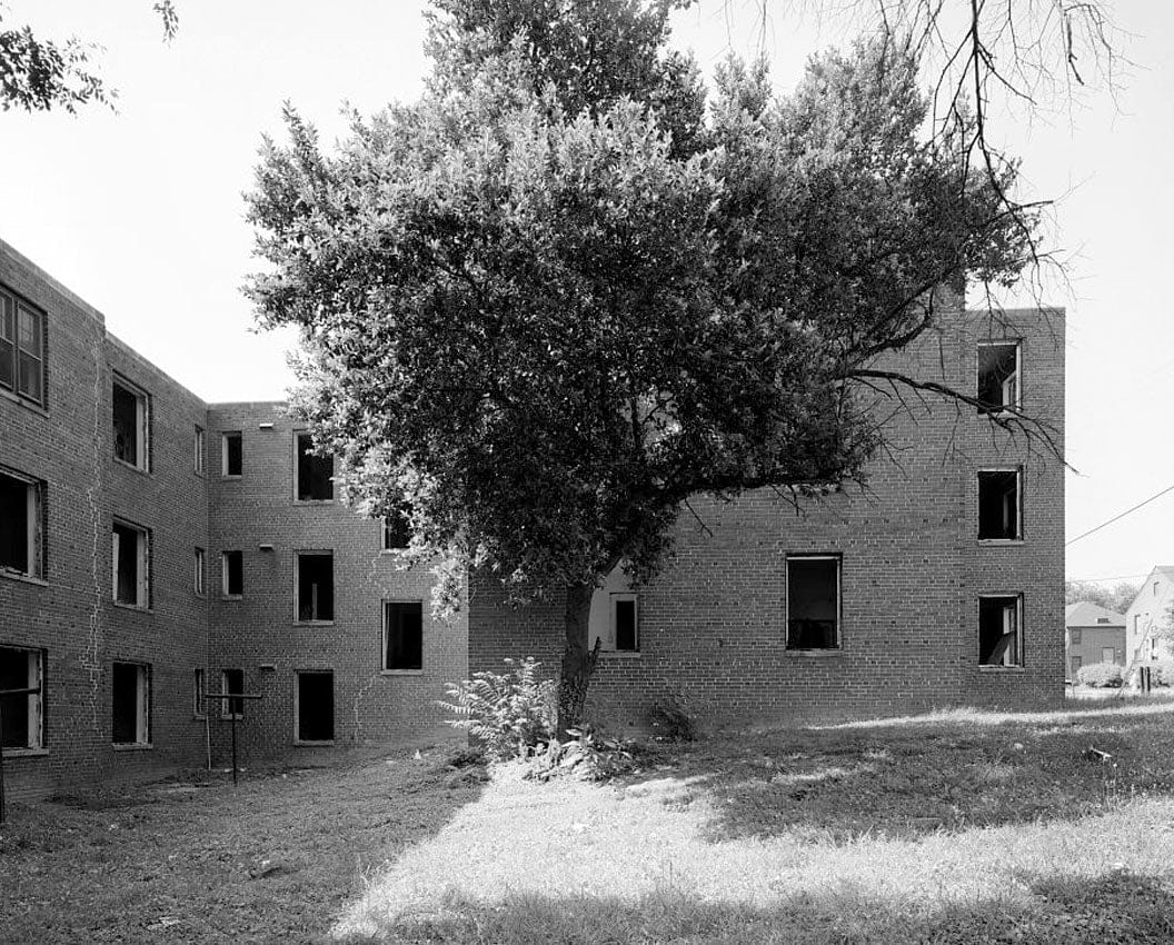 Historic Photo : Techwood Homes, Building No. 19, 562-568 Techwood Drive & 189-191 Merritts Avenue, Atlanta, Fulton County, GA 2 Photograph