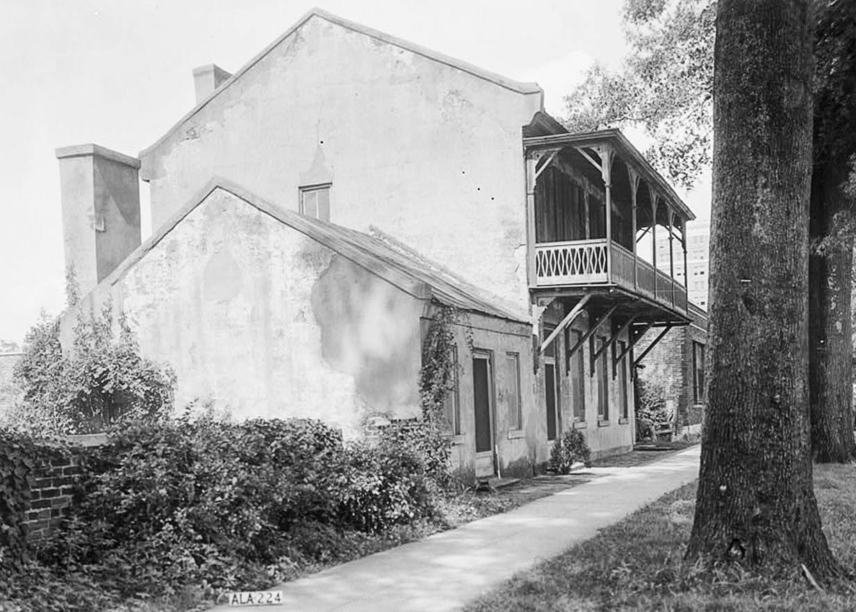 Historic Photo : Duffies Tavern, 2800 Twenty-eighth Avenue, Tuscaloosa, Tuscaloosa County, AL 2 Photograph