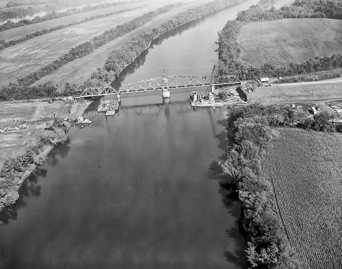 Historic Photo : Bridgeport Swing Span Bridge, Spanning Tennessee River, Bridgeport, Jackson County, AL 2 Photograph
