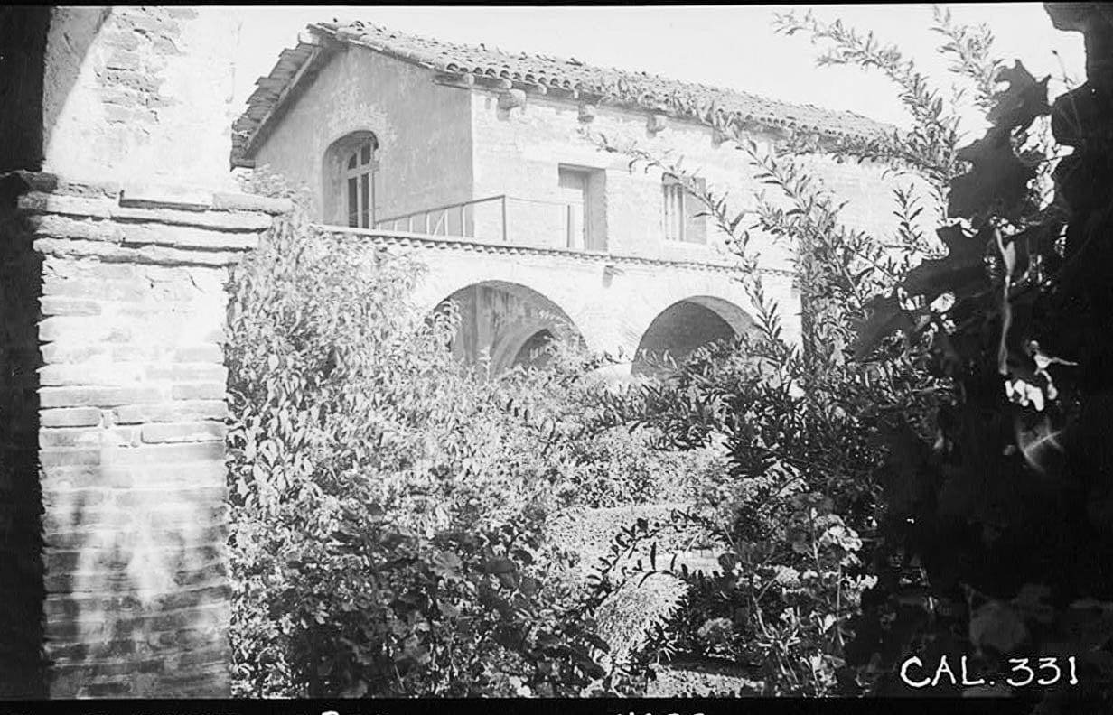 Historic Photo : Mission San Juan Capistrano, Serra's Church, Olive Street, between U.S. Highway 101 & Main Street, San Juan Capistrano, Orange County, CA 2 Photograph